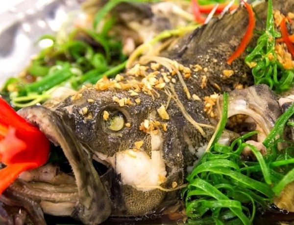 Món cá bóng mú hấp hành gừng
