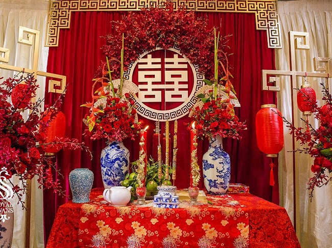 trang trí bàn thờ gia tiên