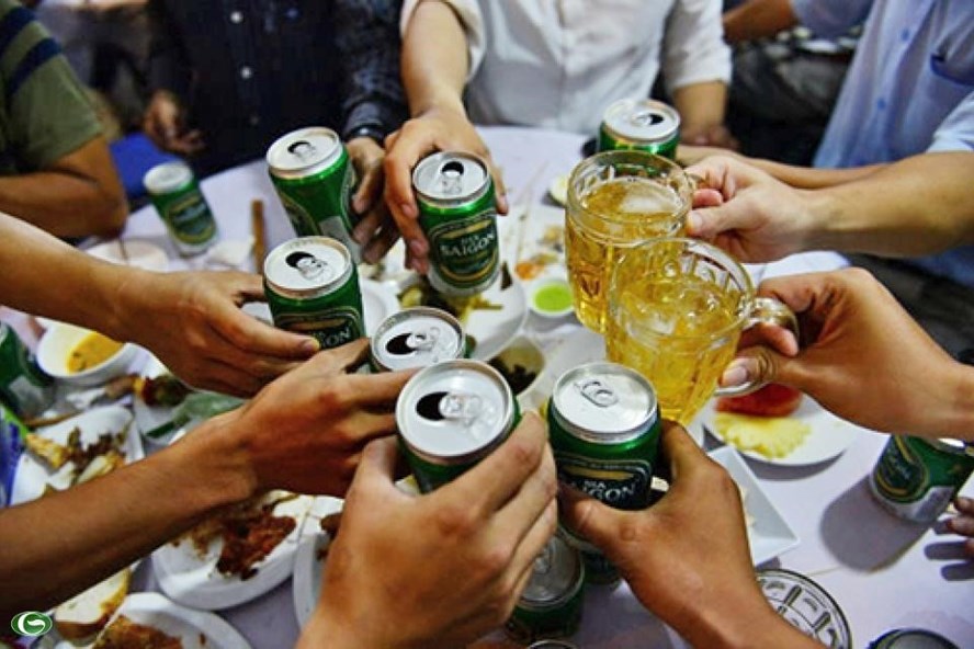 Đãi bia tiệc cưới