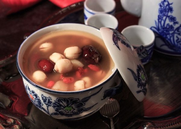 Chè hạt sen táo đỏ
