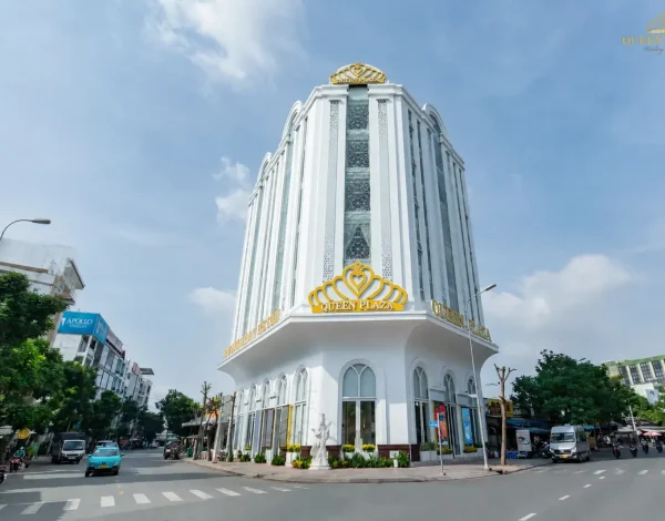 Nhà hàng tiệc cưới. Listing Category Nhà hàng tiệc cưới Queen Plaza Tân Phú – giá từ 4,5 triệu/bàn Nhà hàng queen plaza tân phú